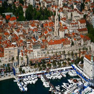 Hotell For In 4*